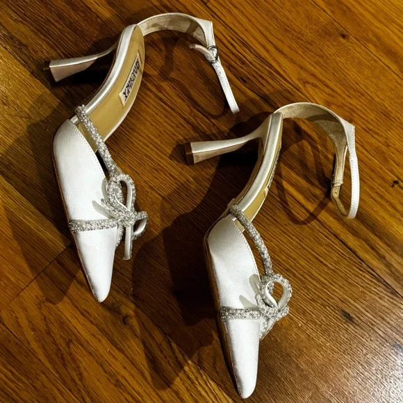 Badgley Mischka White Satin Heels with Bow Ann Pump 5.5 - Picture 7 of 9